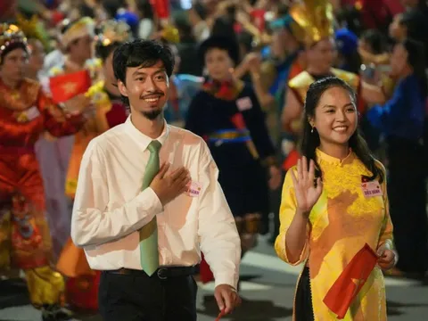 Tiểu đội trưởng Tạ, Cường trong phim Mưa đỏ cùng Đen Vâu, Hoàng Thùy Linh sơ duyệt diễu hành 2-9