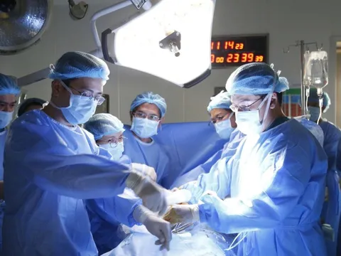 TP.HCM thành trung tâm y tế khu vực: không thể đua, phải bẻ lái để vượt