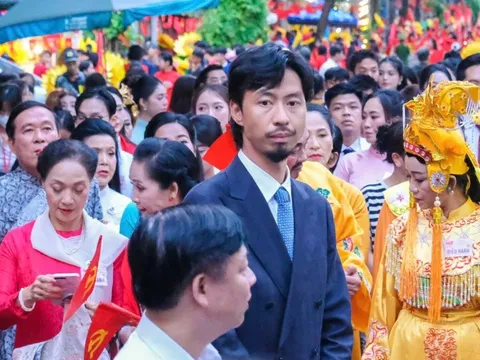 Rapper Đen diễu hành 2-9: ‘Vui vì được là người dân của quê hương mình’