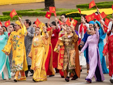 Các nghệ sĩ gác hết show để tham gia diễu binh, diễu hành 2-9