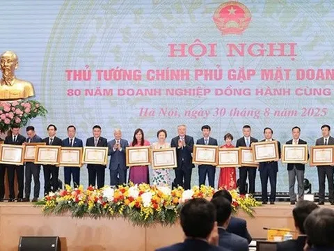 LPBank đón nhận Bằng khen của Thủ tướng tại Hội nghị Doanh nghiệp toàn quốc