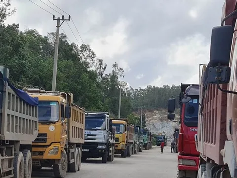 Quốc lộ 24C qua Khu kinh tế Dung Quất lưu lượng khủng, tai nạn tăng, dân nơm nớp lo
