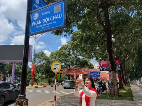 Quét mã QR trên bảng tên đường, tra cứu lịch sử Buôn Ma Thuột