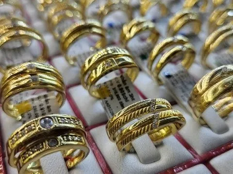 Cuối ngày 1-9, giá vàng tăng vọt, xuất hiện mốc đỉnh mới