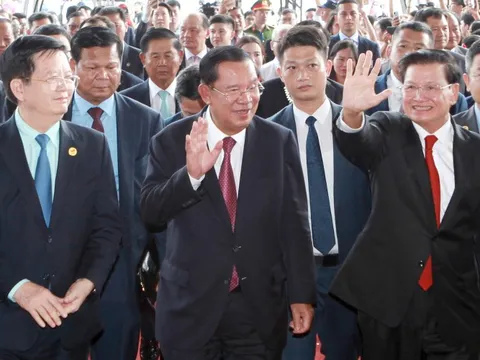 Tổng Bí thư, Chủ tịch nước Lào và Chủ tịch Thượng viện Campuchia thăm triển lãm A80