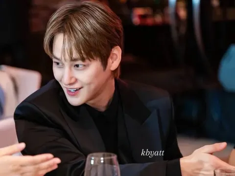 Kim Bum ăn bánh xèo, mê phở Việt