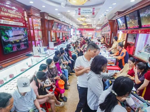 Có tiền không mua nổi vàng, tóm lại chuyện gì đang xảy ra?