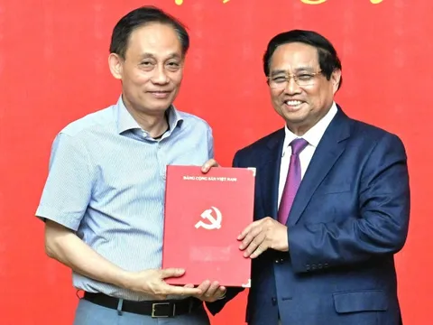 Thủ tướng Phạm Minh Chính trao quyết định cho các nhân sự