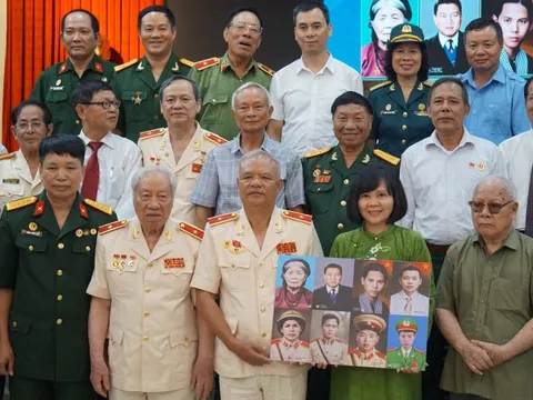 Gia đình có hai mẹ con đều là anh hùng, hai cha con đều là tướng công an