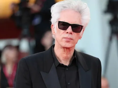 Jim Jarmusch đoạt Sư tử vàng ở Venice: 'Hầu như mọi nguồn tiền từ các tập đoàn đều dính bẩn'
