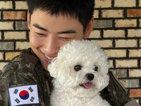 Cha Eun Woo khiến người hâm mộ 'tan chảy' vì khoảnh khắc hội ngộ cún cưng