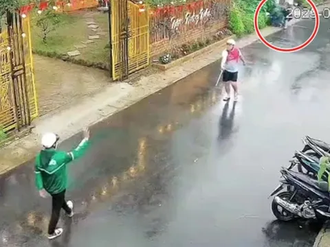 Đình chỉ công tác nữ công chức ở Lâm Đồng vì hành hung người giữa đường