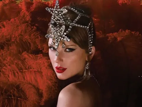500 siêu thị ở Mỹ mở bán album The Life of a Showgirl của Taylor Swift lúc nửa đêm