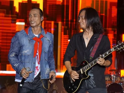 Khi ‘Đất nước trọn niềm vui’, ‘Viết tiếp câu chuyện hòa bình’ hát kiểu rock