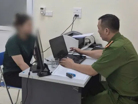 Nữ sinh ở Hà Nội quyết chuyển khoản cho lừa đảo nhưng lại được công an nhận xét hiểu chuyện
