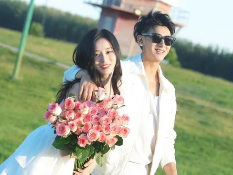 Lộ ảnh cưới của cặp đôi "chủ tịch - nàng thơ", nghi vấn "đám cưới thế kỷ" đang đến gần