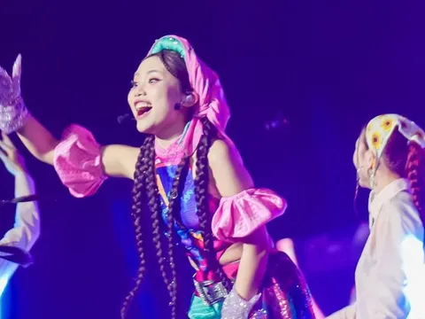 Phương Mỹ Chi rất hài, Trấn Thành ít việc trong concert Em xinh say hi