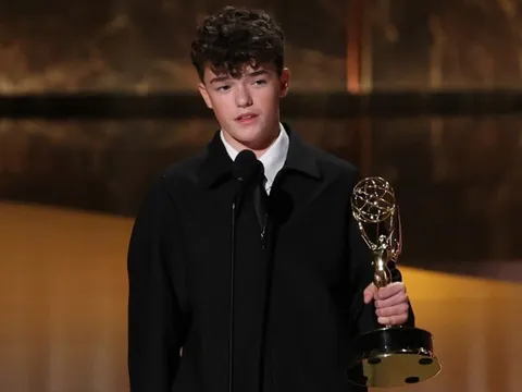 Diễn viên 15 tuổi Owen Cooper là người trẻ nhất thắng giải Nam phụ xuất sắc của Emmy