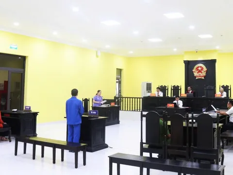 Đâm nhau qua lại chết người chỉ vì coi phim trên điện thoại mở loa ngoài gây mất ngủ