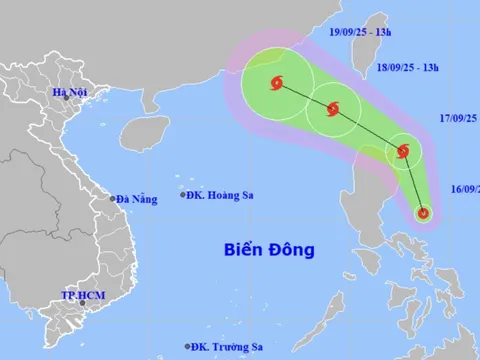 Áp thấp nhiệt đới ngoài khơi Philippines có thể mạnh lên thành bão và vào Biển Đông