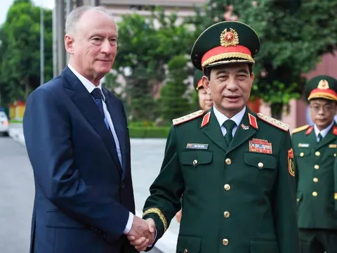 Đại tướng Phan Văn Giang hội đàm với Trợ lý Tổng thống Nga Vladimir Putin
