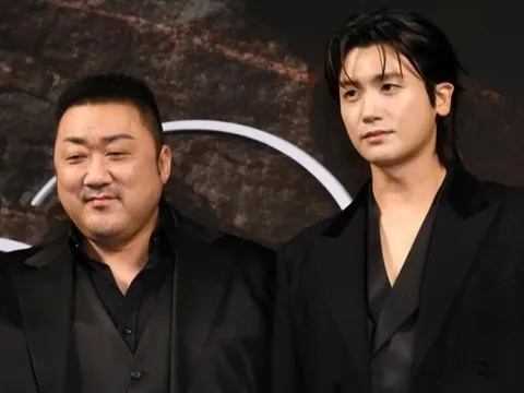 Ma Dong Seok, Park Hyung Sik gây phẫn nộ vì nhận cát sê 'kịch trần' trong phim Twelve