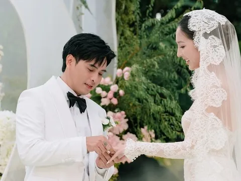 Khoảnh khắc lãng mạn của Hồ Quang Hiếu và Tuệ Như trong ngày trọng đại