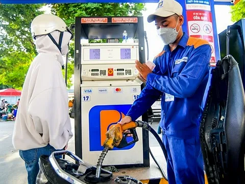 Giá xăng dầu đồng loạt giảm