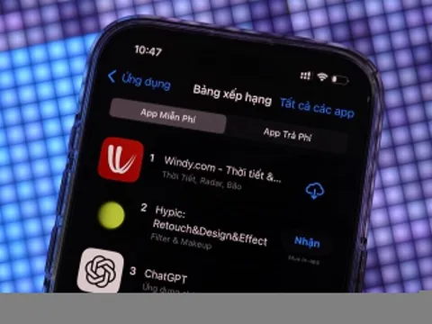 Người Việt thi nhau tải app theo dõi thời tiết khi bão Wipha đổ bộ