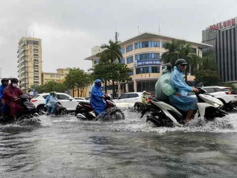 Nên phân quyền phường, xã ra quyết định cho học sinh được nghỉ học khi mưa ngập