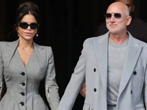 Vợ chồng tỉ phú Jeff Bezos thường xuyên diện đồ đôi sau đám cưới xa hoa ở Venice