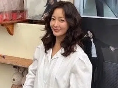 Kim Hee Sun tái xuất đóng phim sau nỗi đau mất mẹ, fan xót xa vì vóc dáng gầy gò