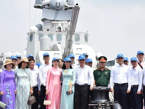 Đoàn đại biểu TP.HCM thăm, làm việc tại Vùng 2 Hải quân, cảng quốc tế Gemalink, KCN Phú Mỹ 3