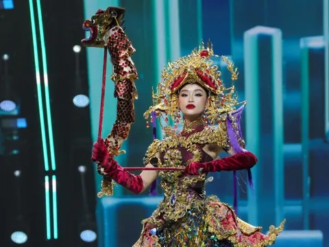 Yến Nhi bỏ hiệu ứng pháo hoa ở phần thi trang phục dân tộc tại Miss Grand International
