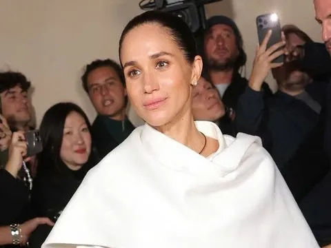 Meghan Markle bị tố 'phông bạt', không được mời vẫn xin đến dự Paris Fashion Week