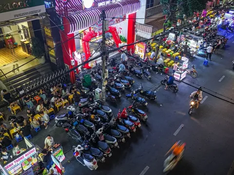 TP.HCM dùng camera và phản ánh từ người dân để xử lý vi phạm vỉa hè