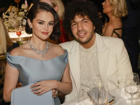 Selena Gomez bật khóc sau đám cưới vì sợ hạnh phúc sẽ biến mất vào ngày hôm sau