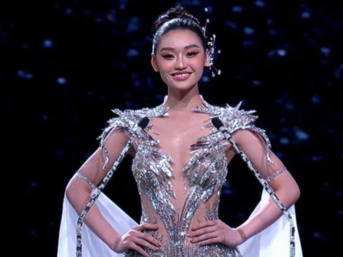 Hoa hậu Yến Nhi gặp sự cố ở bán kết Miss Grand International 2025
