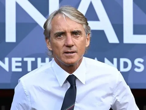 HLV Mancini sẵn sàng dẫn dắt Man Utd thay Amorim
