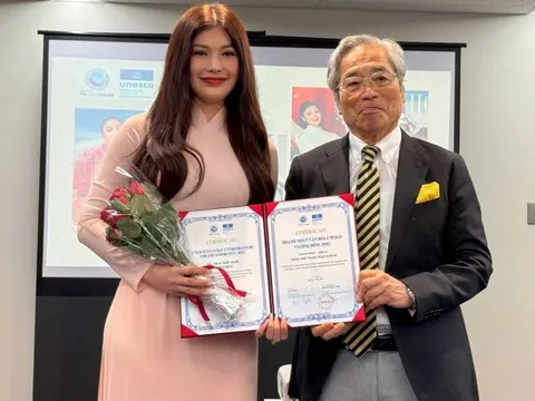 Nữ diễn viên phim Mẹ Biển đón niềm vui bất ngờ trong chuyến công tác đặc biệt