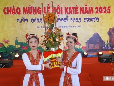 Tháp Pô Sah Inư rực rỡ Lễ hội Katê
