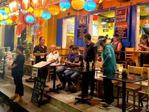 Nhiều nơi ở Hội An quyết dẹp hàng rong, kẹo kéo, ăn xin