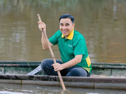 Quyền Linh cùng vượt khó với cậu học sinh 10 năm nuôi mẹ bệnh tật ở Huế