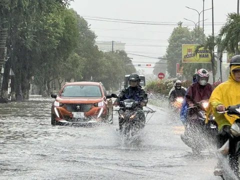 Thời tiết hôm nay 23-10: Bão Thần Gió suy yếu thành áp thấp nhiệt đới, gây mưa rất to