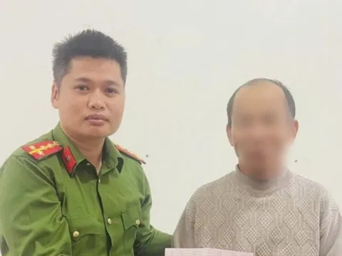Cụ ông 70 tuổi Hà Tĩnh suýt mang 2 sổ tiết kiệm chuyển sạch cho kẻ lừa đảo, công an cảnh báo thủ đoạn mới tinh vi