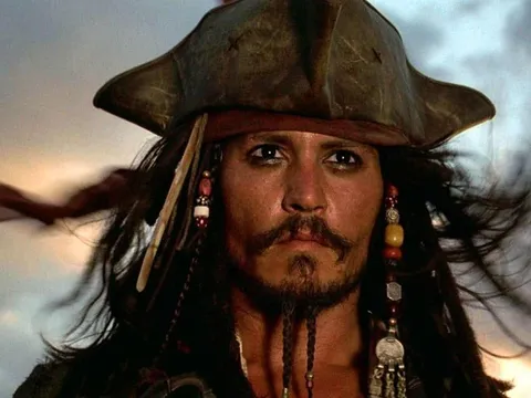 Johnny Depp trở lại Hollywood, mang theo một 'Giáng sinh lạnh sống lưng'