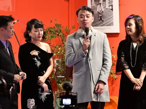 Chuyển ngữ nhạc Trịnh không dễ, 'như húc đầu vào đá'