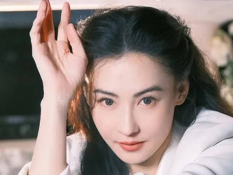 Trương Bá Chi tiết lộ "bị" con trai 18 tuổi quản lý chặt chẽ