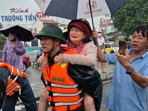 Bộ Quốc phòng: Điều động lực lượng, phương tiện cao nhất ứng phó mưa lũ tại Trung Bộ