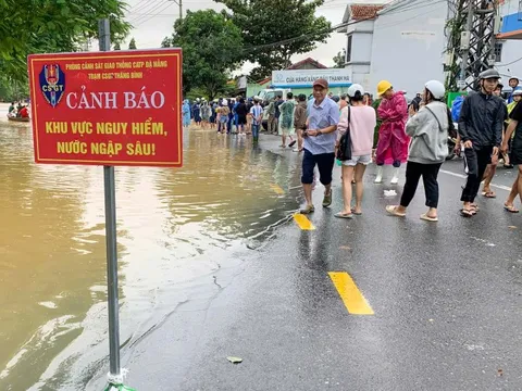 Người dân Hội An ngóng người thân mắc kẹt do lũ, Quân khu 5 điều quân nhân hỗ trợ